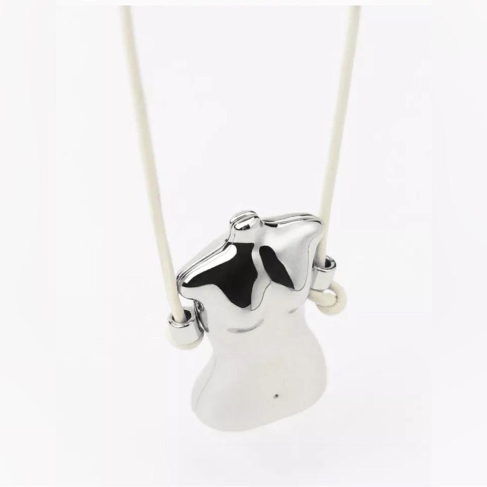 NWT ZARA BUST CHARM NECKLACE